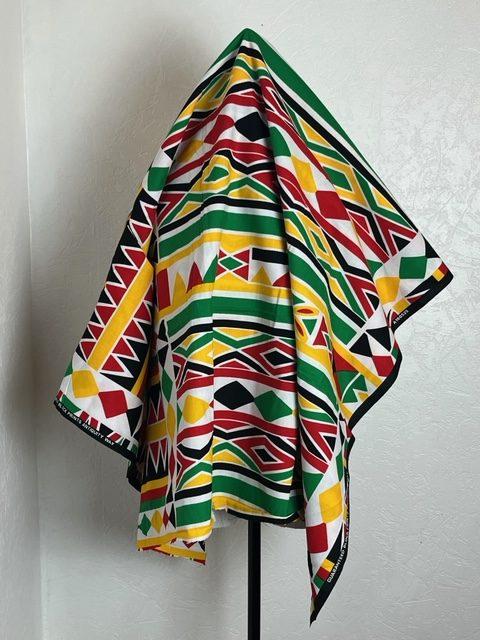 Tissu traditionnel africain Wax blanc noir rouge vert jaune